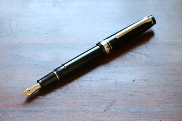 Sailor Professional Gear Slim - Black Fine 14k nib